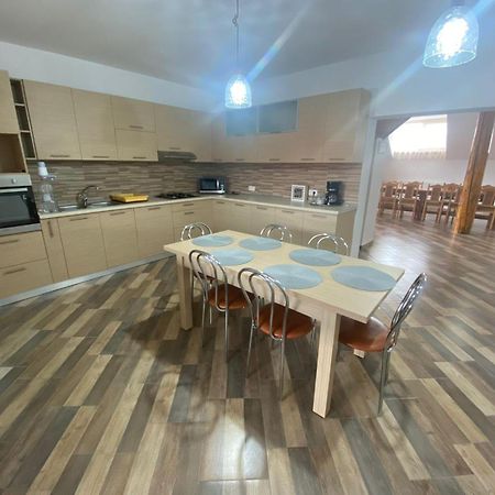 Casa Monica Guest House Dragus Ngoại thất bức ảnh