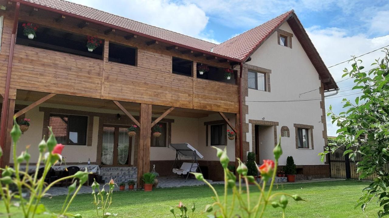 Casa Monica Guest House Dragus Ngoại thất bức ảnh