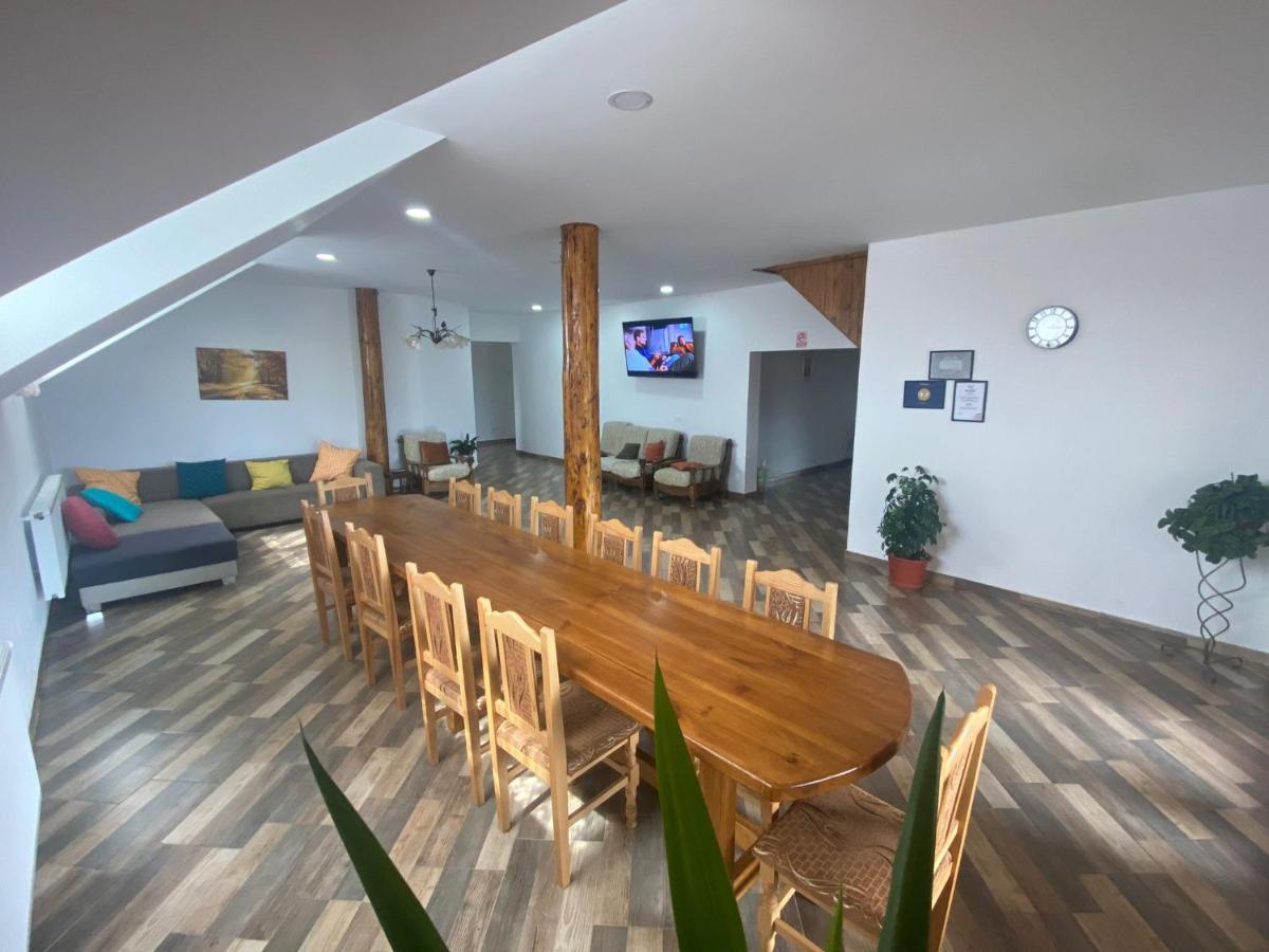 Casa Monica Guest House Dragus Ngoại thất bức ảnh
