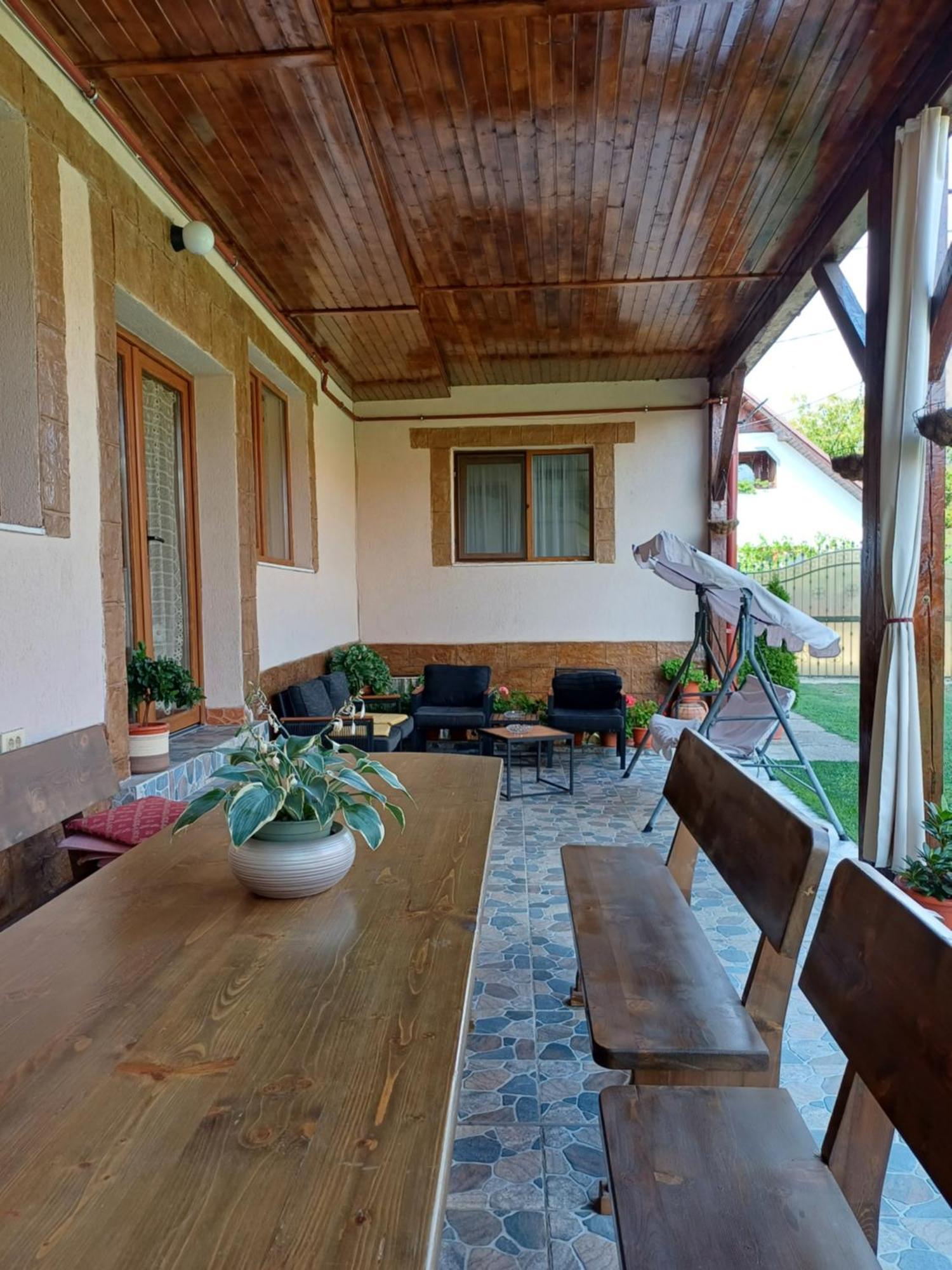 Casa Monica Guest House Dragus Ngoại thất bức ảnh