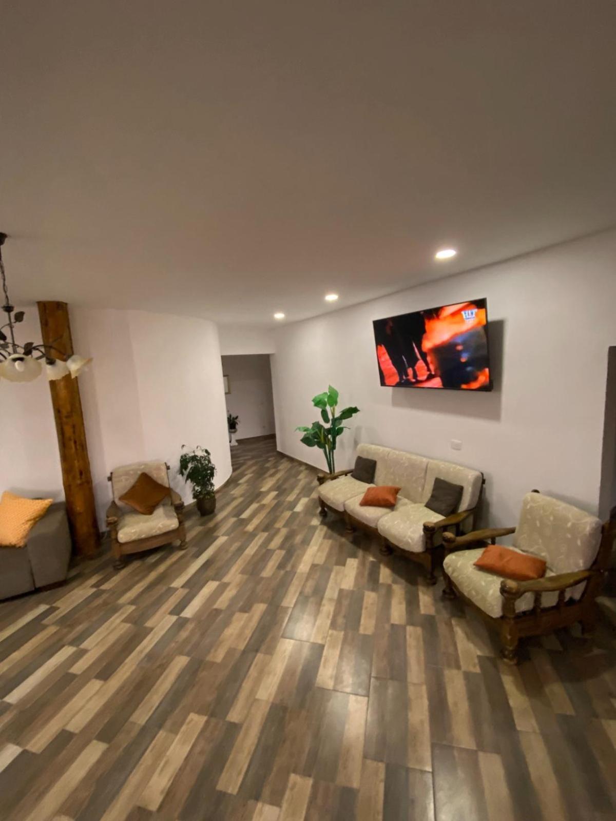 Casa Monica Guest House Dragus Ngoại thất bức ảnh
