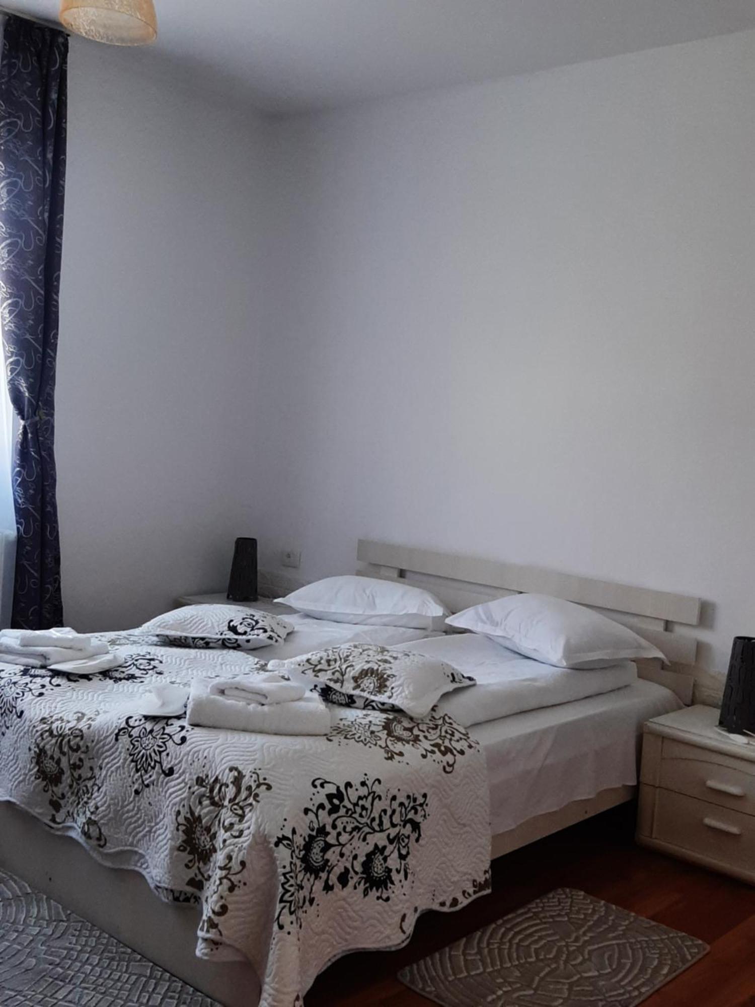 Casa Monica Guest House Dragus Ngoại thất bức ảnh