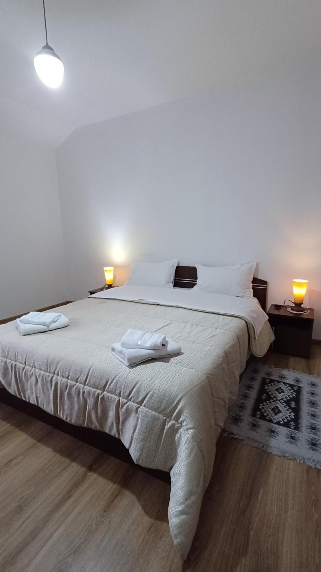 Casa Monica Guest House Dragus Ngoại thất bức ảnh