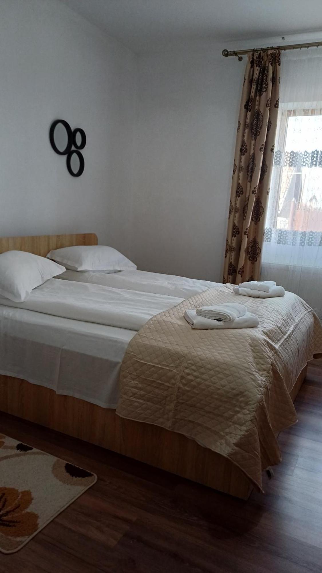 Casa Monica Guest House Dragus Ngoại thất bức ảnh