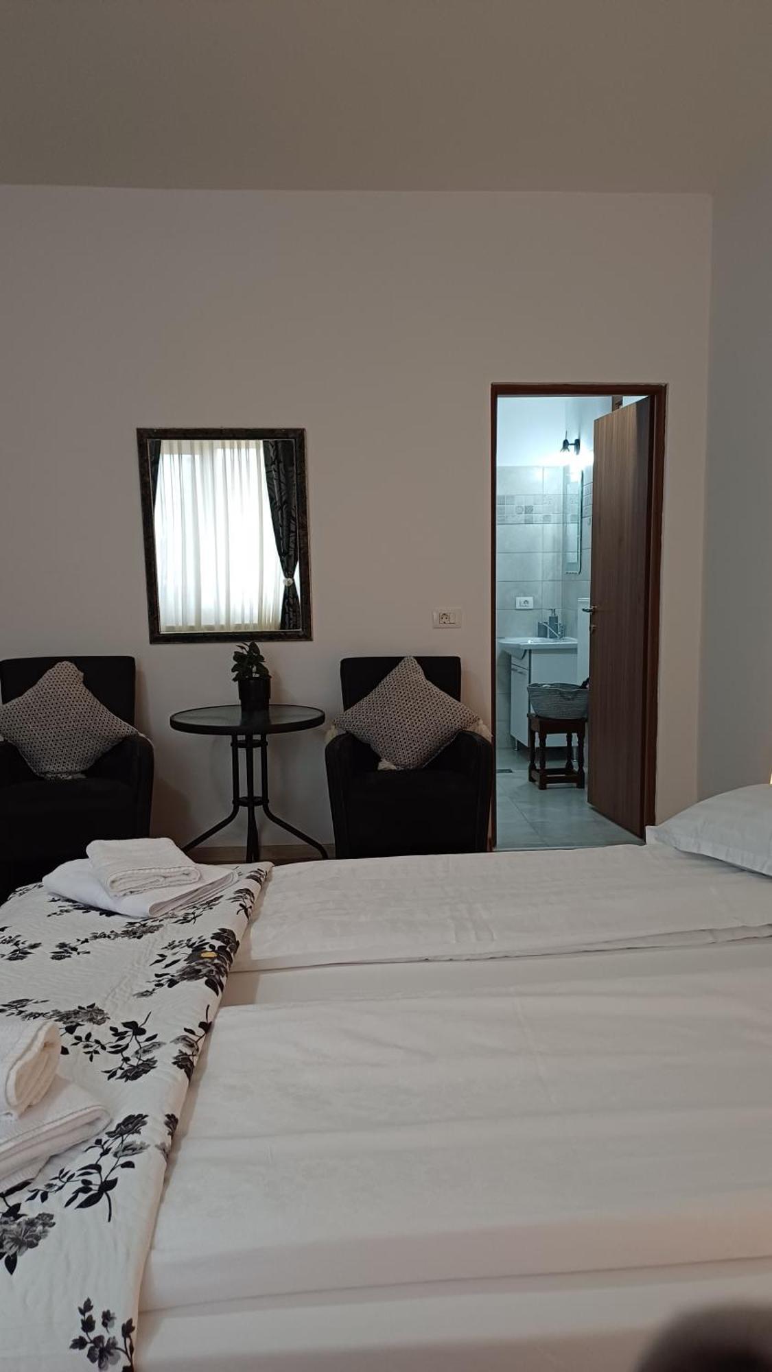 Casa Monica Guest House Dragus Ngoại thất bức ảnh