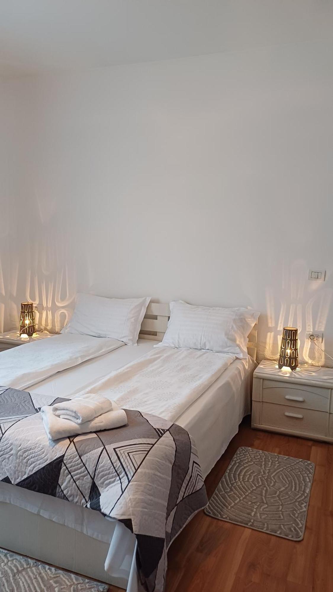 Casa Monica Guest House Dragus Ngoại thất bức ảnh