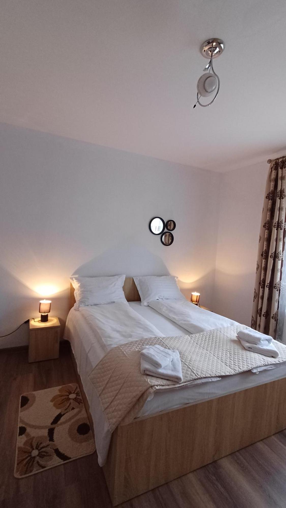 Casa Monica Guest House Dragus Ngoại thất bức ảnh
