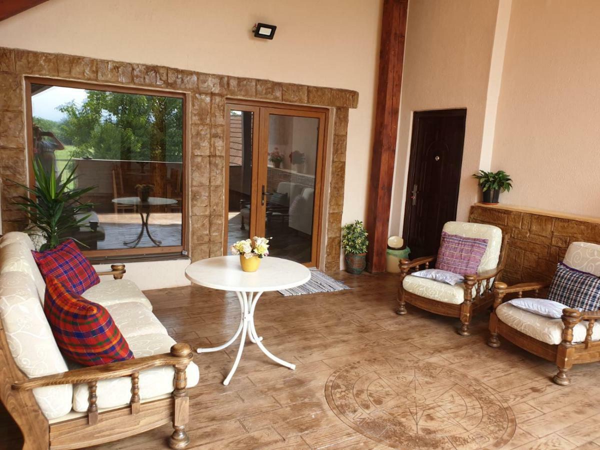 Casa Monica Guest House Dragus Ngoại thất bức ảnh